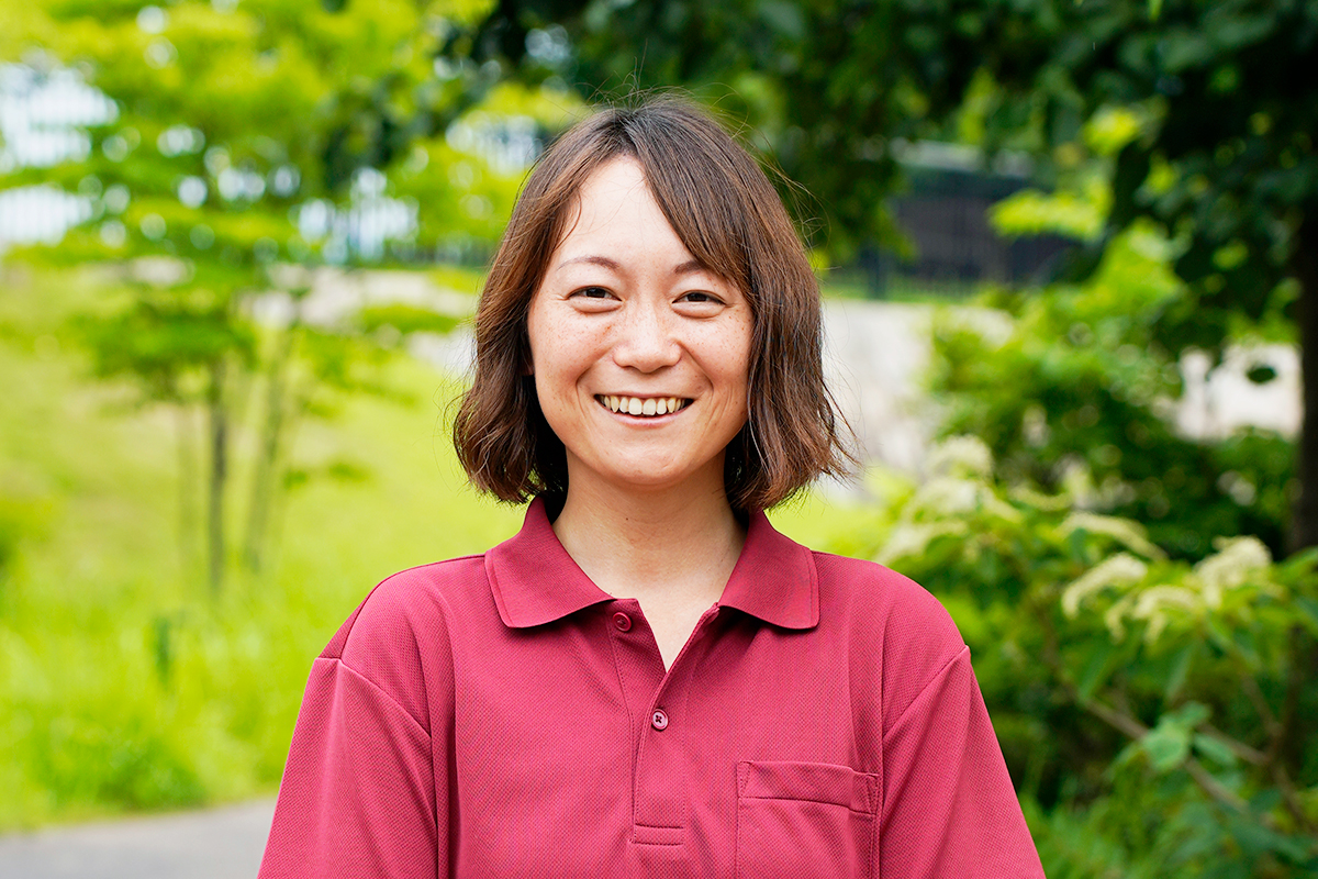 《未来をつくる人々》<br />
草津川跡地公園 マネジメント・パートナーズ<br />
植栽管理業務主任<br />
岡田 知子（おかだ ともこ）さん