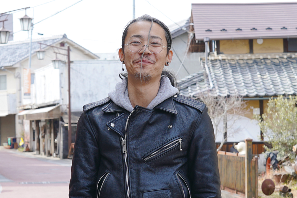 《未来をつくる人々》<br />
古着屋siveL オーナー<br />
甲賀物産館 緋色の商店街 オーナー<br />
FUJIKI運営委員会 委員長<br />
信楽中学生カンパニー実行委員長<br />
福山 淳(ふくやま じゅん)さん