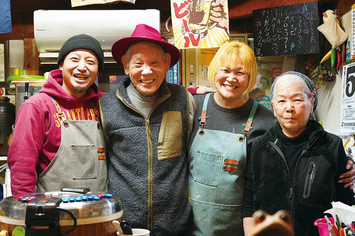 《信楽名店ファイル》<br />
お客さんは家族! “信楽の母”が揚げる串かつと自慢の自家製ソース<br />
串かつ 武蔵